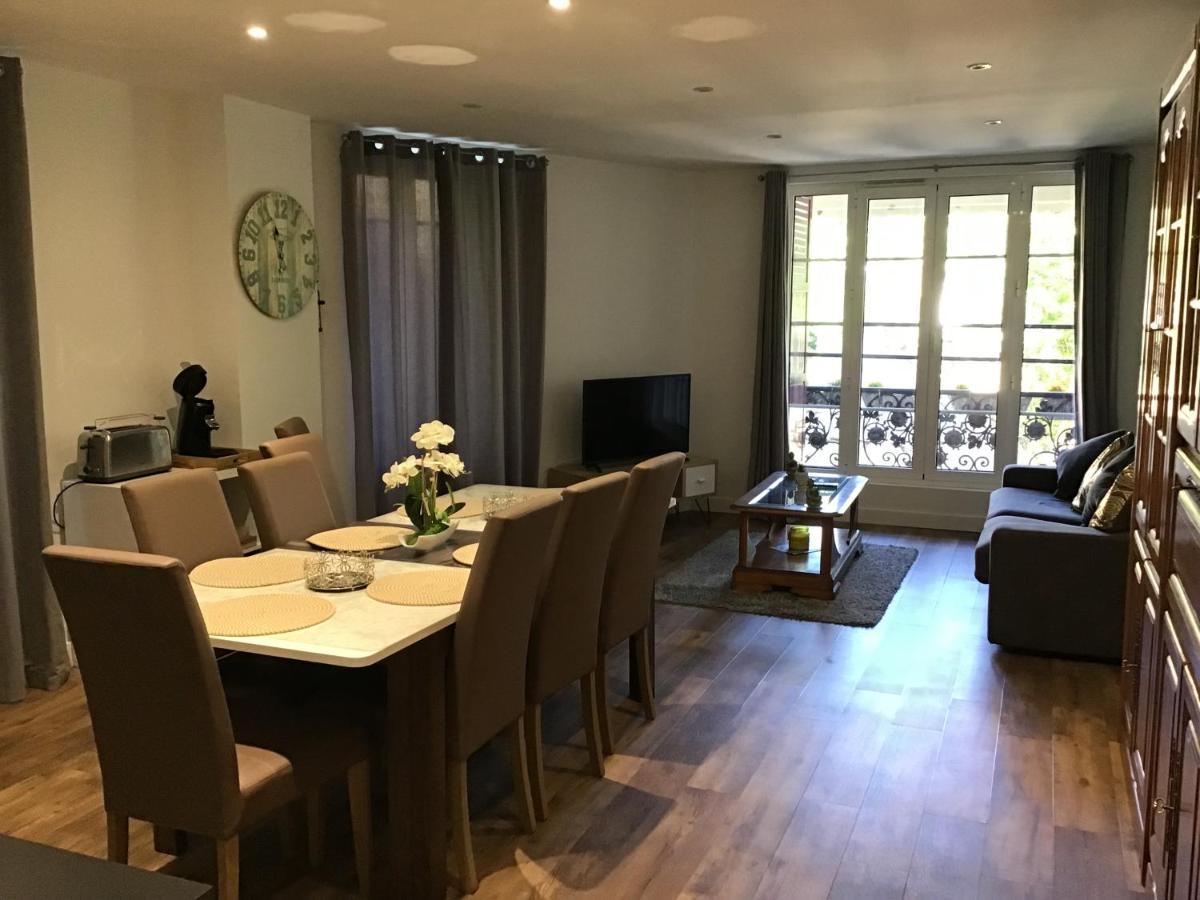 Magnifique T4 Avec Terrasse A Saint-Nectaire - 8 Pers Apartment Luaran gambar