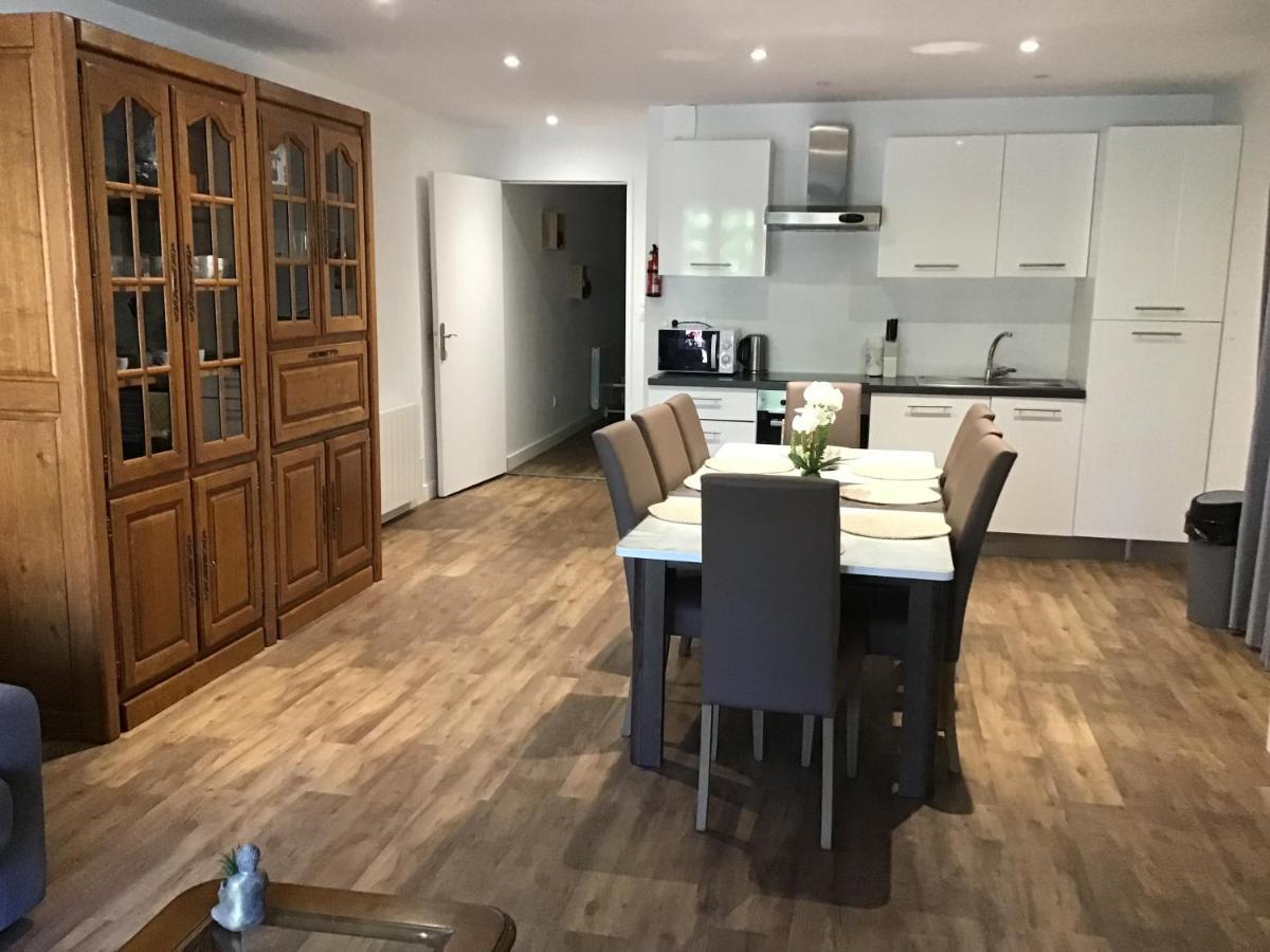 Magnifique T4 Avec Terrasse A Saint-Nectaire - 8 Pers Apartment Luaran gambar
