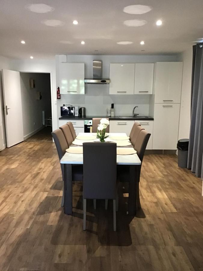 Magnifique T4 Avec Terrasse A Saint-Nectaire - 8 Pers Apartment Luaran gambar