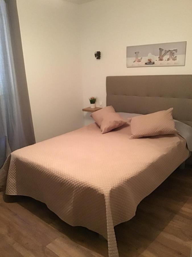 Magnifique T4 Avec Terrasse A Saint-Nectaire - 8 Pers Apartment Luaran gambar